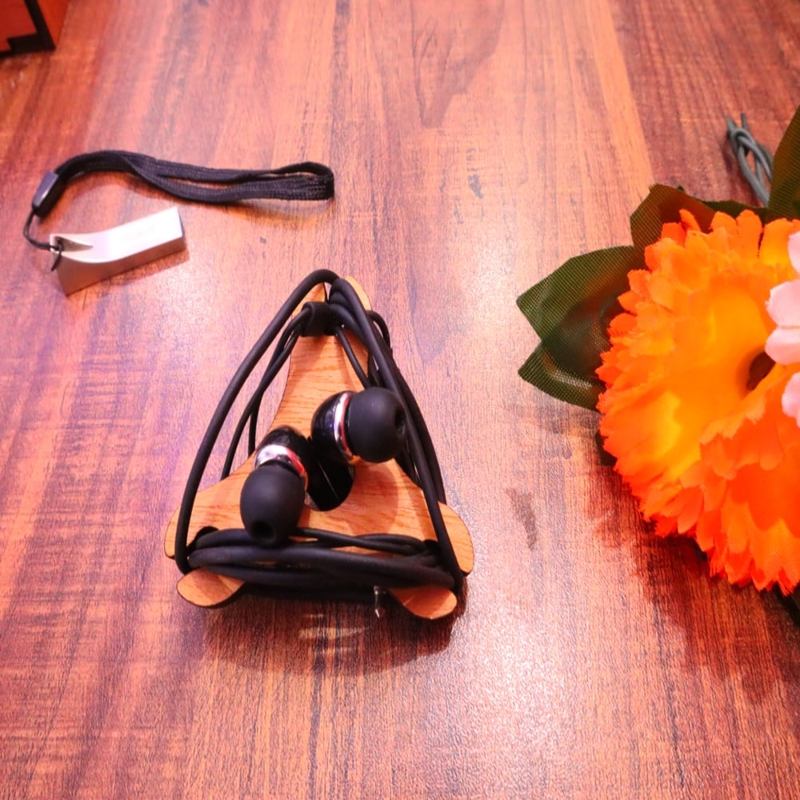 طرح جا گوشی چوبی مناسب برای استفاده در دستگاه های cnc چوب و cnc لیزر - laser cut wooden earphone holder dxf file