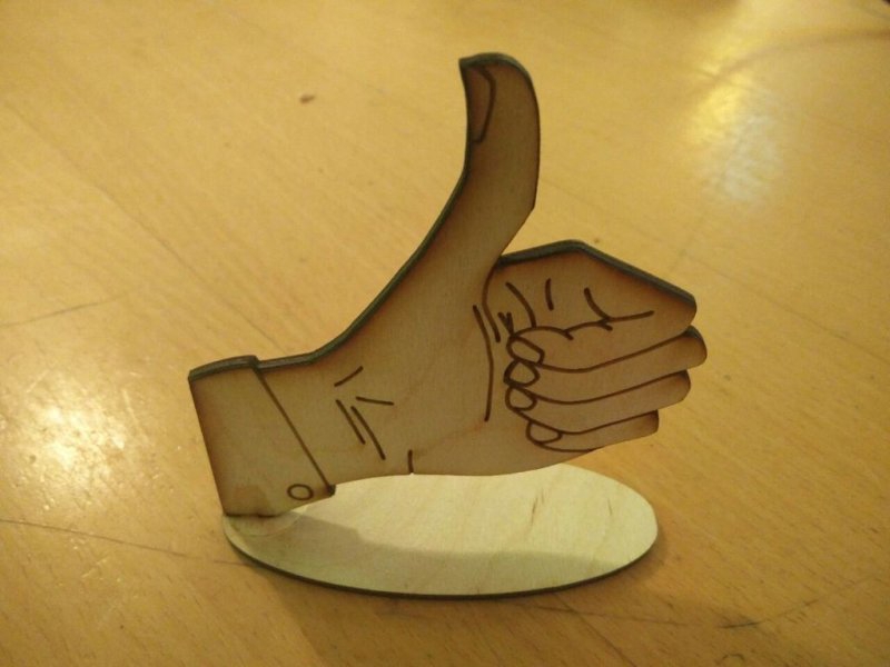طرح انگشت شست فانتزی با پایه، مناسب برای استفاده در دستگاه های cnc چوب و cnc لیزر - laser cut fancy thumb up with stand svg file