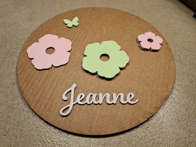 طرح تابلو دایره اسم بچه مناسب برای استفاده در دستگاه های cnc چوب و cnc لیزر - laser cut kid name circle board svg file