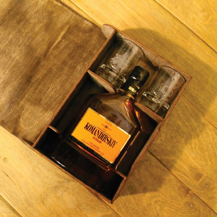 طرح جعبه کادویی طرح جعبه کادو مناسب برای استفاده در دستگاه های cnc چوب و cnc لیزر - laser cut gift box packaging for alcohol cdr file