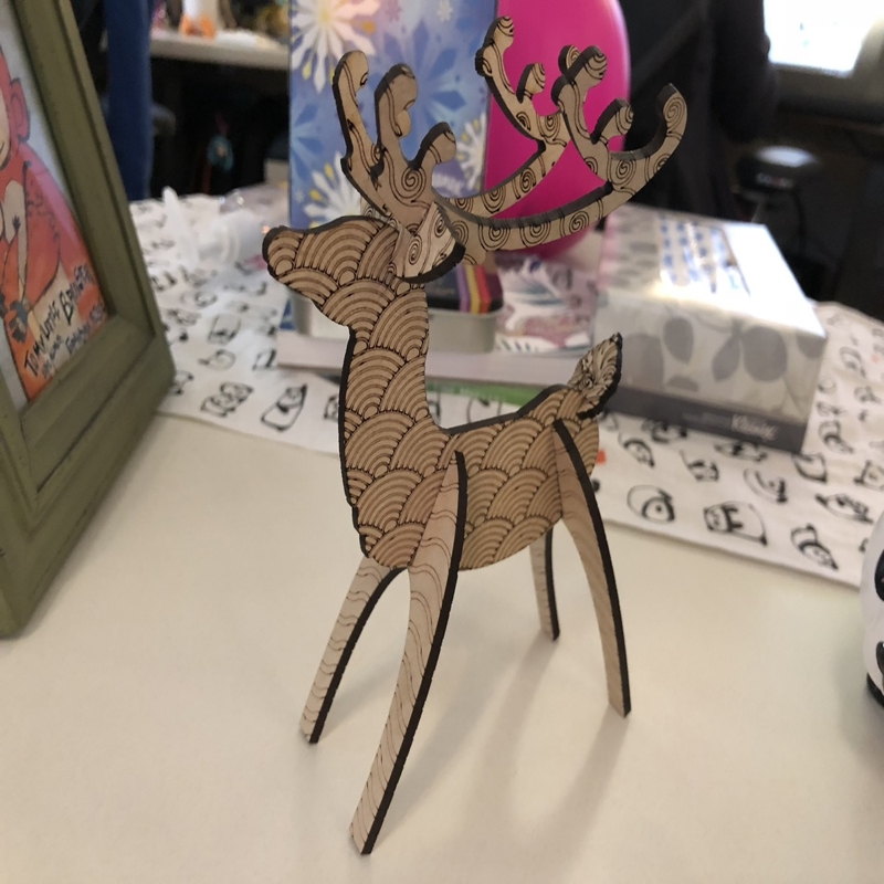 طرح گوزن شمالی زیبا مخصوص کریسمس مناسب برای استفاده در دستگاه های cnc چوب و cnc لیزر - laser cut christmas elegant reindeer svg file