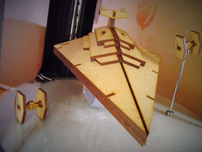 طرح جنگ ستارگان مناسب برای استفاده در دستگاه های cnc چوب و cnc لیزر - laser cut star wars star destroyer svg file