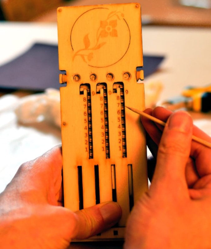 طرح افزونه برای شمارش نقاط مناسب برای استفاده در دستگاه های cnc چوب و cnc لیزر - laser cut addiator for point counting svg file