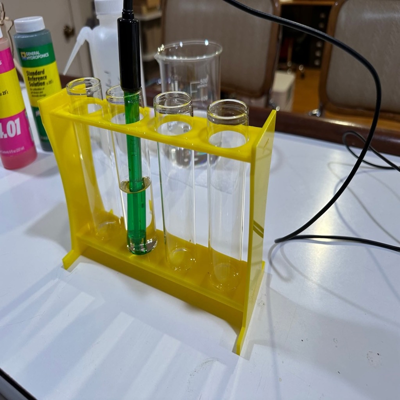 طرح برای پایه لوله آزمایش مناسب برای استفاده در دستگاه های cnc چوب و cnc لیزر - laser cut test tubes stand svg file