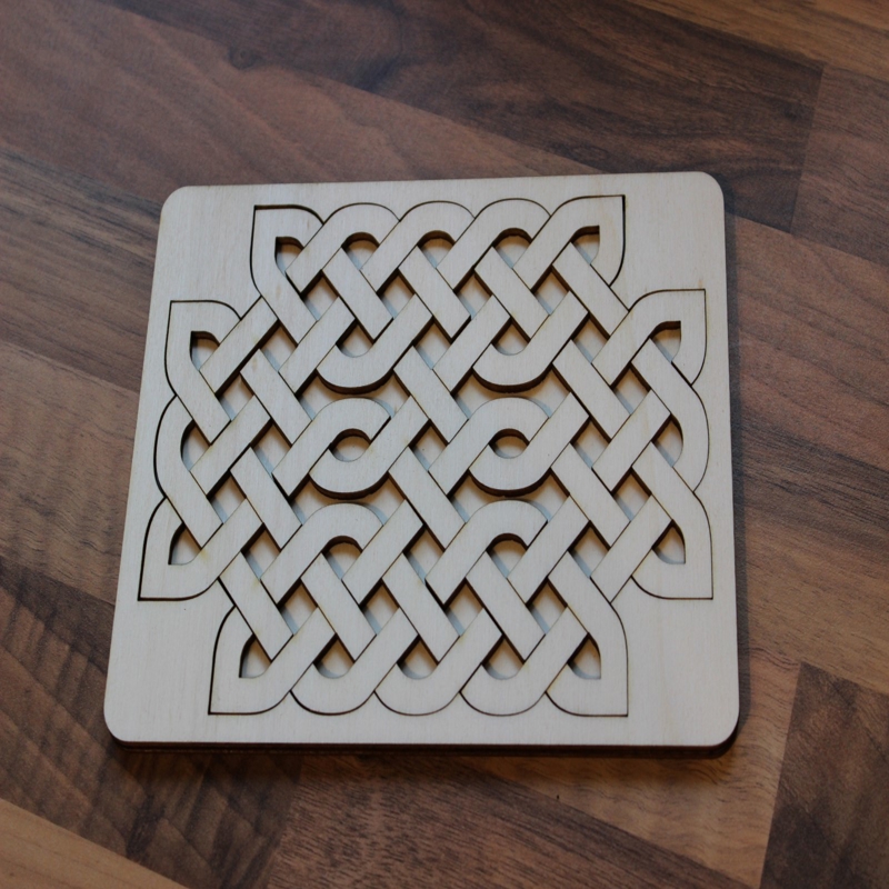 طرح و پازل سینی گره سلتی مناسب برای استفاده در دستگاه های cnc چوب و cnc لیزر - laser cut celtic knot tray puzzle svg file