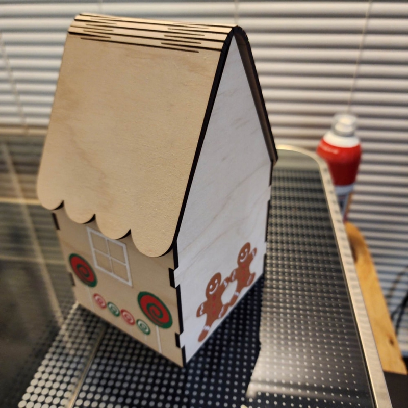 طرح خانه شیرینی زنجبیلی چوبی مناسب برای استفاده در دستگاه های cnc چوب و cnc لیزر - laser cut wooden gingerbread house cdr file