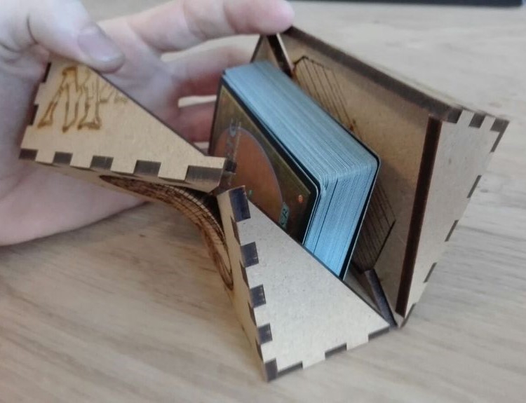 طرح جعبه کارت ۴ میلی‌متری مناسب برای استفاده در دستگاه های cnc چوب و cnc لیزر - laser cut card deck box 4mm dxf file