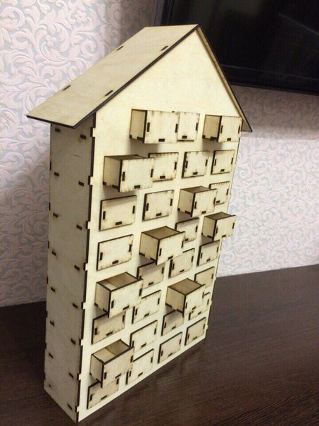 طرح تقویم ظهور خانه چوبی ۳۱ کشو مناسب برای استفاده در دستگاه های cnc چوب و cnc لیزر - advent calendar wooden house 31 drawers laser cut cdr file