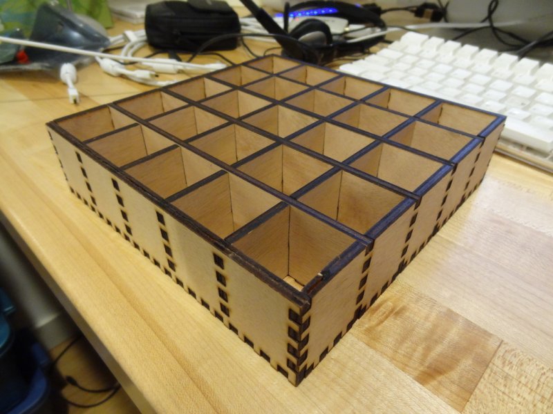 طرح سینی های محفظه دار مناسب برای استفاده در دستگاه های cnc چوب و cnc لیزر - laser cut compartment trays svg file