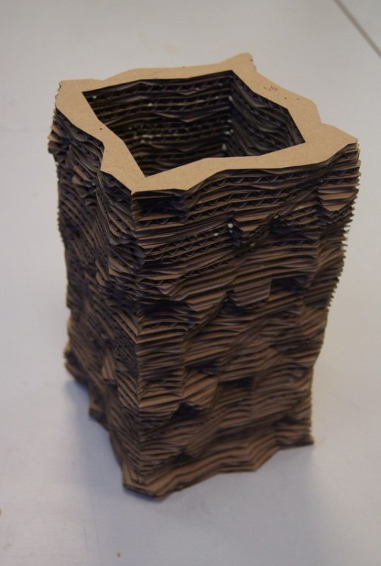 طرح گلدان مقوایی لایه باز مناسب برای استفاده در دستگاه های cnc چوب و cnc لیزر - laser cut layered cardboard vase cdr file