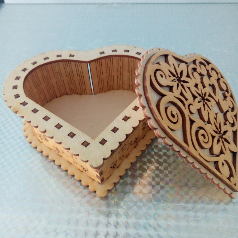 طرح جعبه چوبی به شکل قلب مناسب برای استفاده در دستگاه های cnc چوب و cnc لیزر - laser cut wooden heart shaped box cdr file