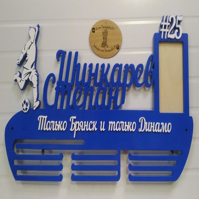 طرح آویز مدال بازیکن فوتبال مناسب برای استفاده در دستگاه های cnc چوب و cnc لیزر - laser cut football player medal hanger cdr file