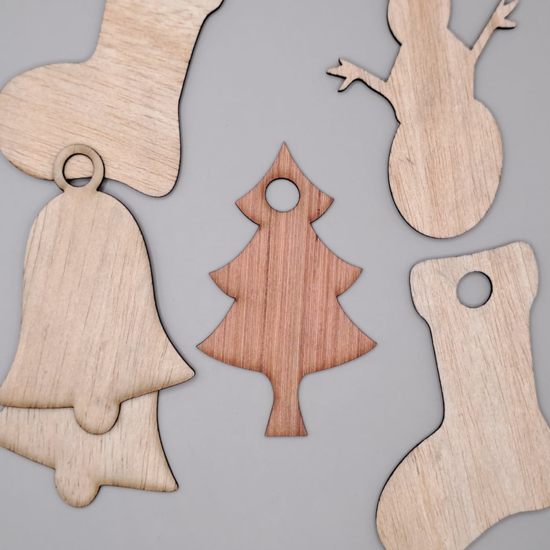 طرح تزئینات چوبی به شکل درخت کریسمس مناسب برای استفاده در دستگاه های cnc چوب و cnc لیزر - laser cut wooden christmas tree shaped ornament cdr file