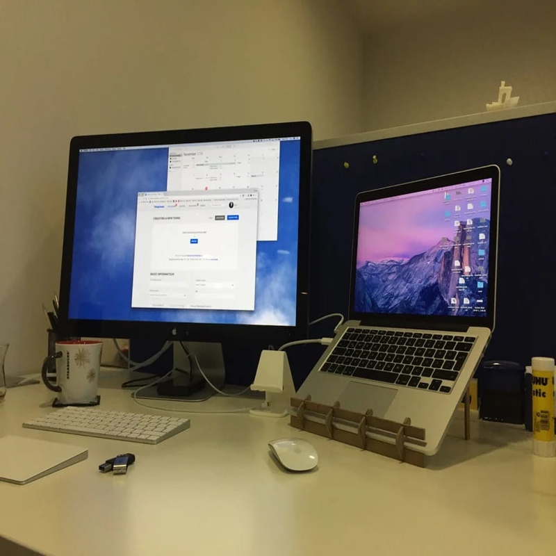 طرح پایه مک بوک پرو ۴ میلی‌متری مناسب برای استفاده در دستگاه های cnc چوب و cnc لیزر - laser cut macbook pro stand 4mm dxf file