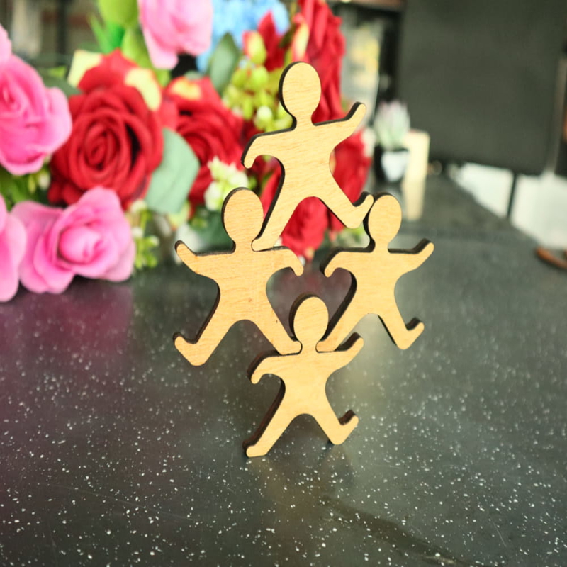 طرح آدمک های روی هم چیده شده مناسب برای استفاده در دستگاه های cnc چوب و cnc لیزر - laser cut stacking people toy cdr file