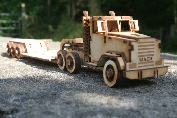 طرح کامیون ماک مناسب برای استفاده در دستگاه های cnc چوب و cnc لیزر - mack truck dxf file