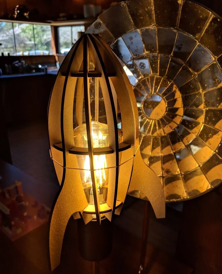 طرح تخته رسم کشتی موشک مناسب برای استفاده در دستگاه های cnc چوب و cnc لیزر - laser cut draftboard rocket ship svg file