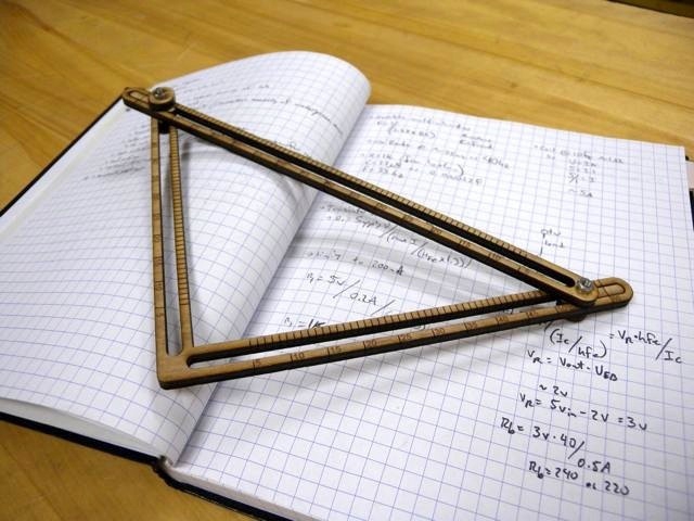 طرح ماشین حساب فیثاغورث مناسب برای استفاده در دستگاه های cnc چوب و cnc لیزر - laser cut pythagorean calculator dxf file