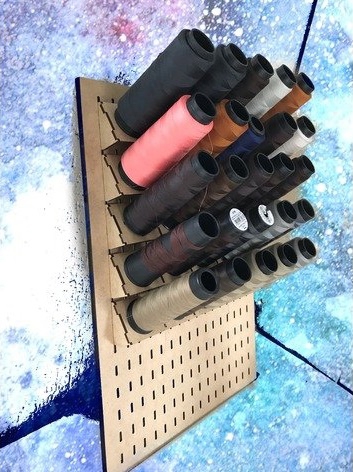 طرح پایه نگهدارنده قرقره نخ خیاطی مناسب برای استفاده در دستگاه های cnc چوب و cnc لیزر - laser cut sewing thread spool holder stand cdr file