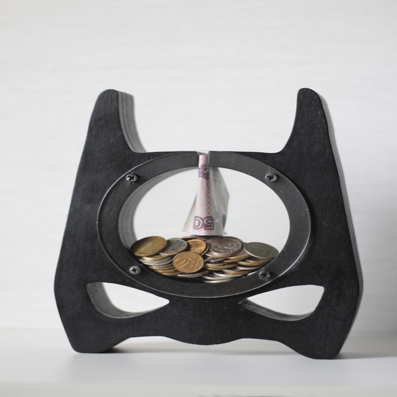 طرح فایل لایه باز بانک پول بتمن . مناسب برای استفاده در دستگاه های cnc چوب و cnc لیزر - batman money bank laser cut template eps file