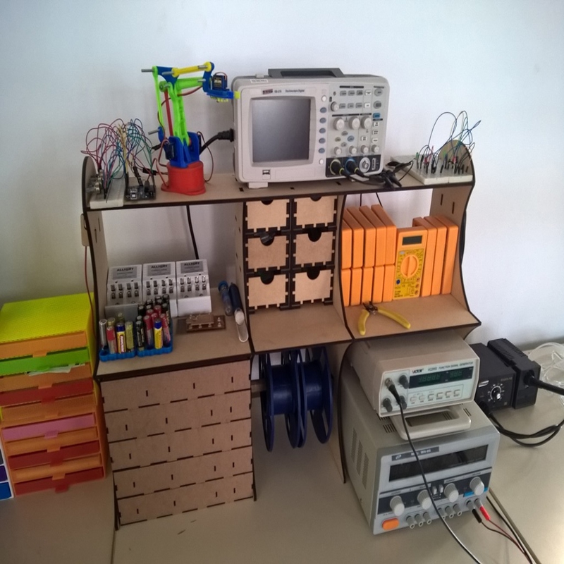 طرح جا نظم دهنده لوازم الکترونیکی مناسب برای استفاده در دستگاه های cnc چوب و cnc لیزر - laser cut electronics organizer rack dxf file