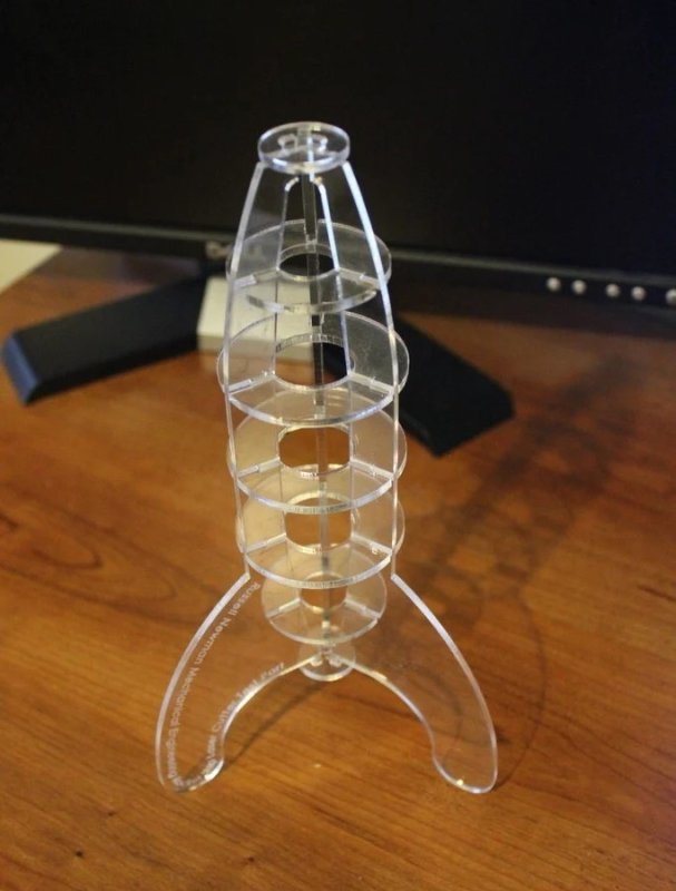 طرح موشک فضایی مناسب برای استفاده در دستگاه های cnc چوب و cnc لیزر - laser cut snap together space rocket cdr file