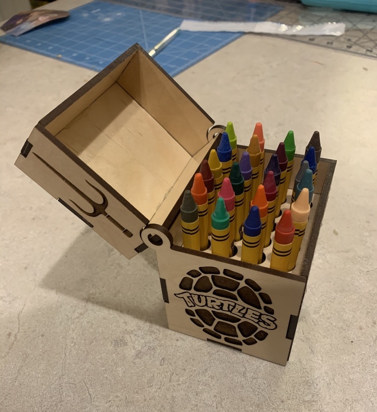 طرح جعبه مداد رنگی چوبی مناسب برای استفاده در دستگاه های cnc چوب و cnc لیزر - laser cut wooden crayon box svg file