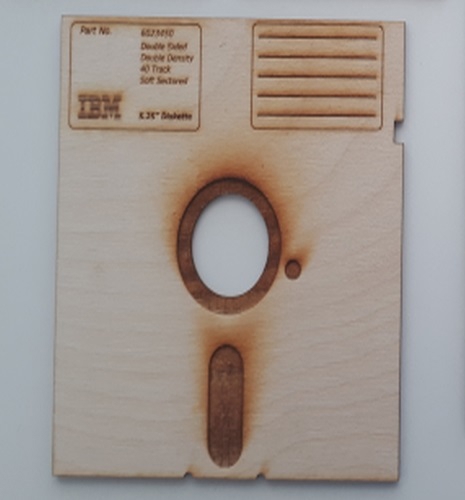 طرح فلاپی دیسک 5 اینچی مناسب برای استفاده در دستگاه های cnc چوب و cnc لیزر - laser cut 5 25 inch floppy disk coasters svg file