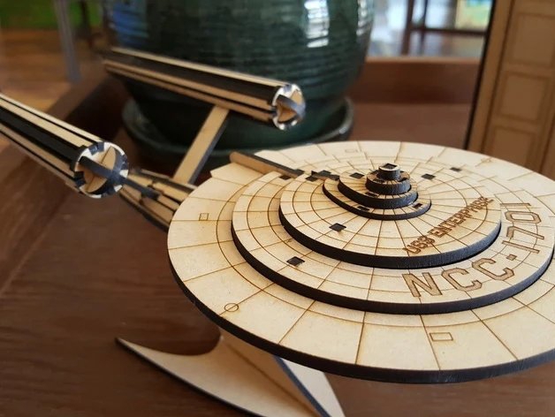 طرح کارت ویزیت شرکتی مناسب برای استفاده در دستگاه های cnc چوب و cnc لیزر - laser cut uss enterprise svg file