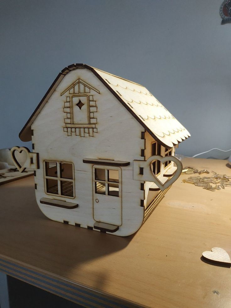 طرح چراغ خواب به شکل خانه مناسب برای استفاده در دستگاه های cnc چوب و cnc لیزر - laser cut house shaped lamp cdr file