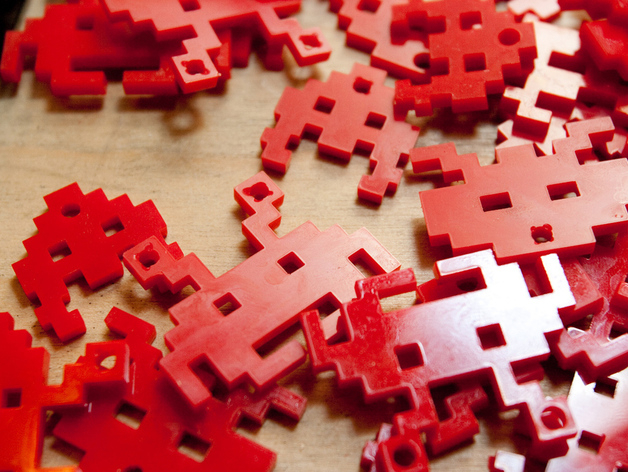 طرح تزئینات مهاجم فضایی ۸ بیتی مناسب برای استفاده در دستگاه های cnc چوب و cnc لیزر - 8bit space invader ornaments dxf file