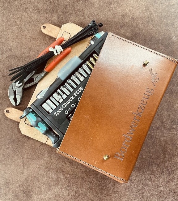 طرح برای جعبه ابزار برش چرم با لیزر مناسب برای استفاده در دستگاه های cnc چوب و cnc لیزر - laser cut leather tool kit svg file