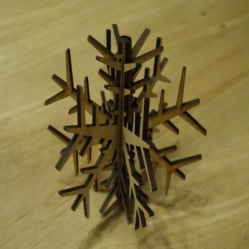طرح دانه برف ۱۰۰ میلی‌متری مناسب برای استفاده در دستگاه های cnc چوب و cnc لیزر - laser cut snowflake decoration 100mm dxf file