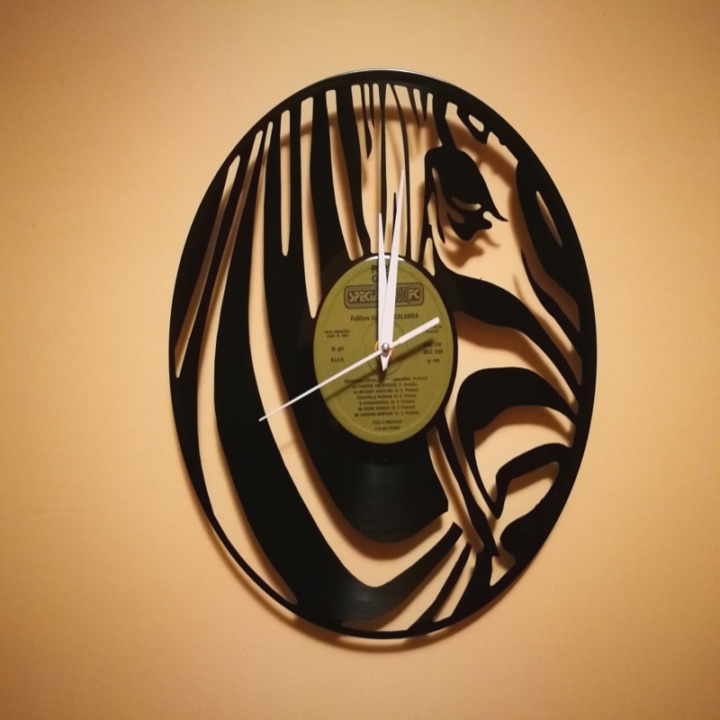 طرح orologio vinile zebra مناسب برای استفاده در دستگاه های cnc چوب و cnc لیزر - orologio vinile zebra dxf file