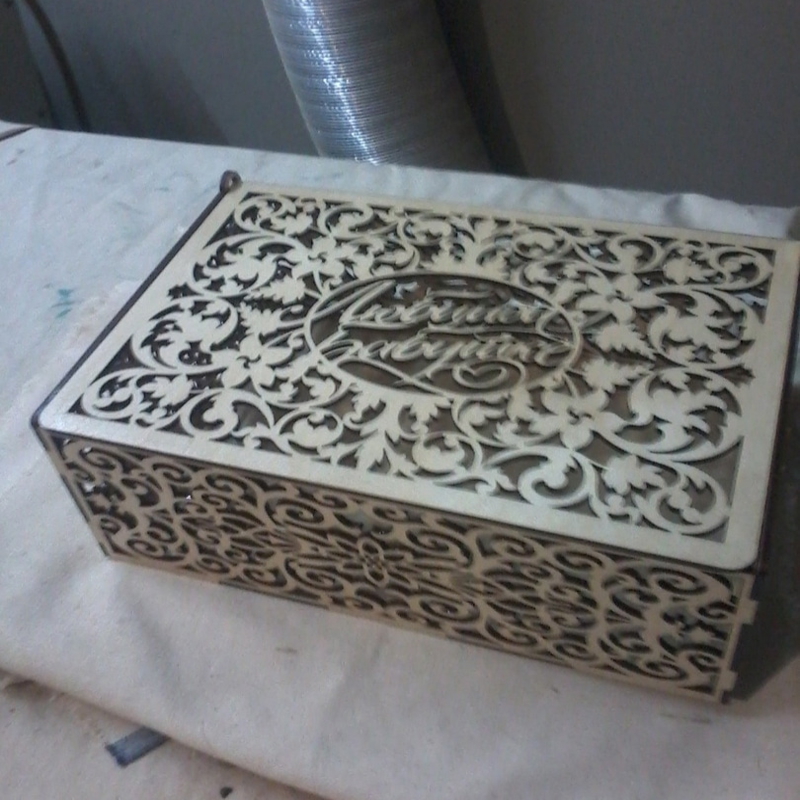 طرح جعبه کادو با درب طرح گل و بوته (CDR) مناسب برای استفاده در دستگاه های cnc چوب و cnc لیزر - laser cut decor gift box with lid cdr file