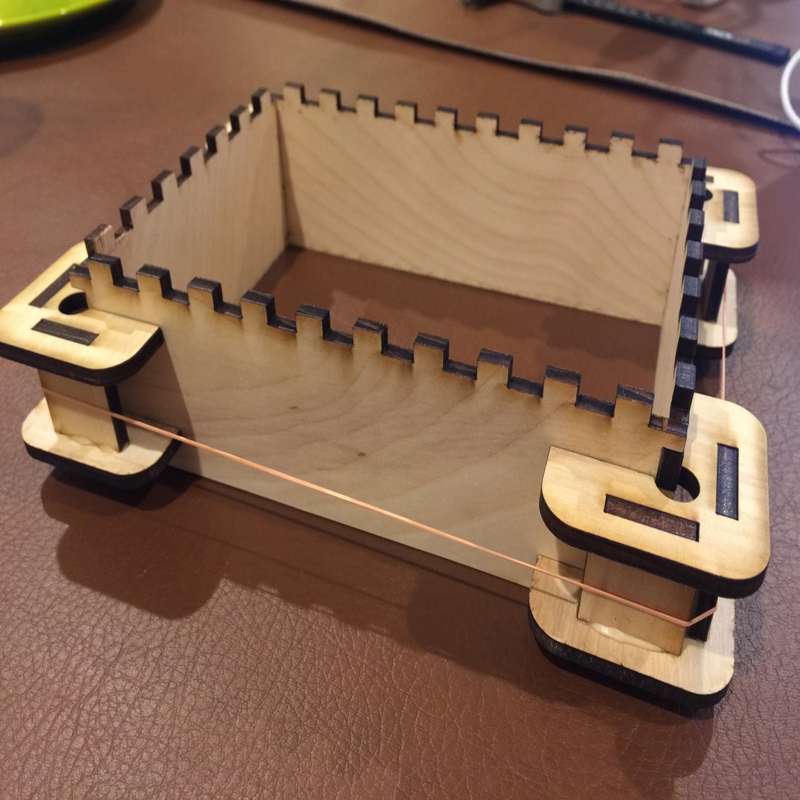 طرح برای برش جعبه و چسب جعبه زبانه دار مناسب برای استفاده در دستگاه های cnc چوب و cnc لیزر - laser cut tabbed box gluing jig svg file