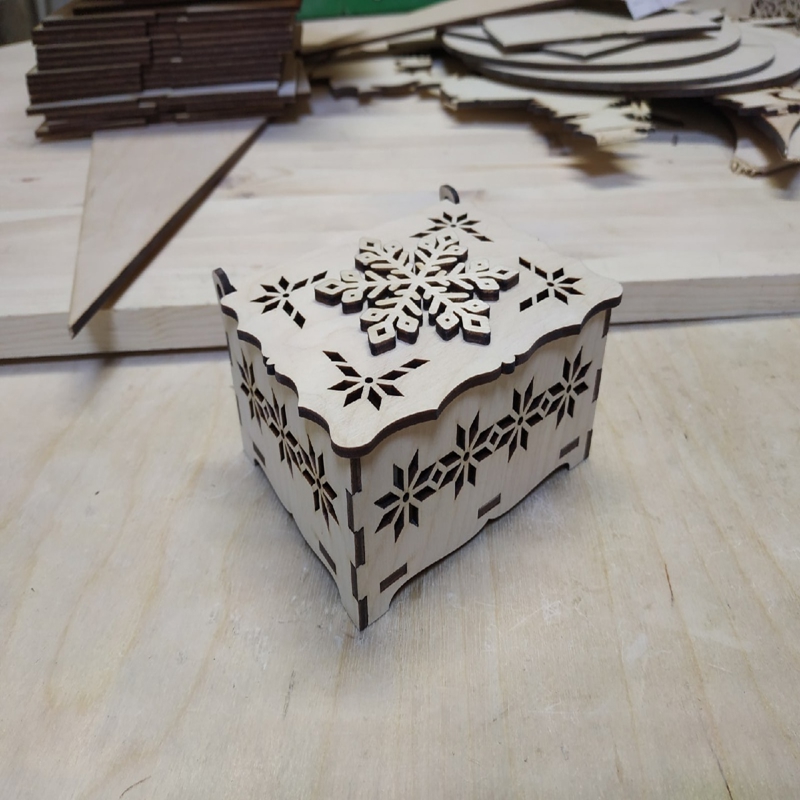 طرح جعبه گل رز مناسب برای استفاده در دستگاه های cnc چوب و cnc لیزر - laser cut snowflake favor box cdr file
