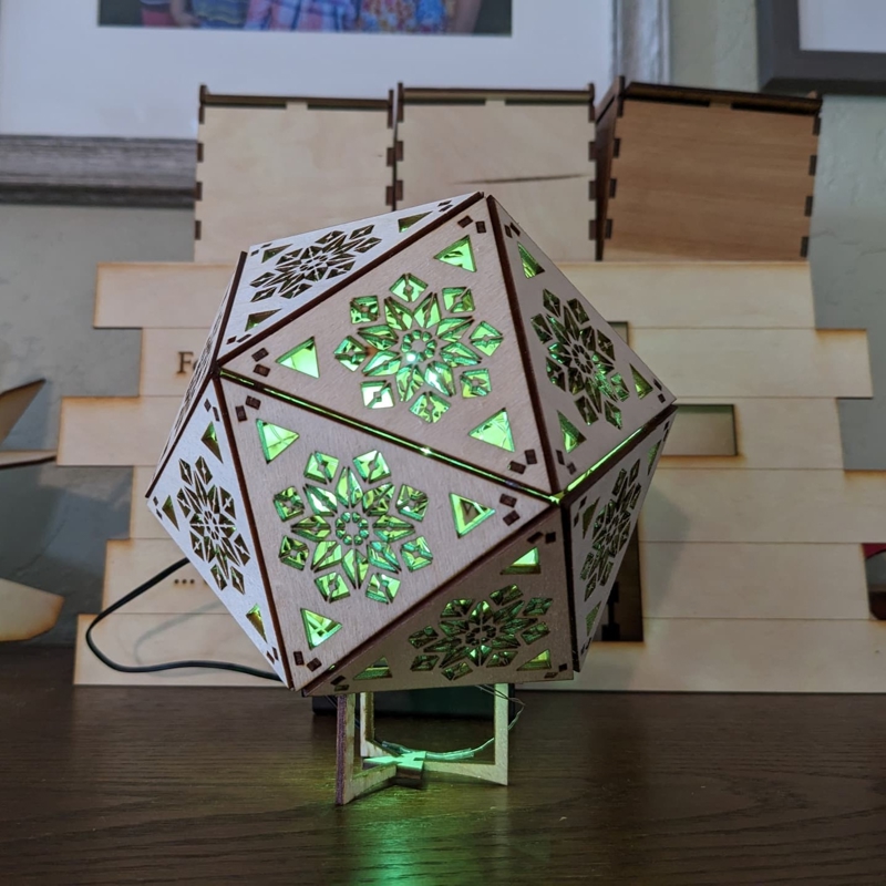 طرح لامپ سایه بیست وجهی مناسب برای استفاده در دستگاه های cnc چوب و cnc لیزر - laser cut icosahedron shadow lamp svg file