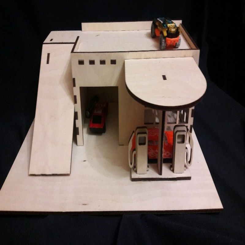 طرح پمپ بنزین پارکینگ ماشین اسباب بازی و ضخامت ۴ میلی‌متر مناسب برای استفاده در دستگاه های cnc چوب و cnc لیزر - laser cut toy car parking gas station 4mm cdr file