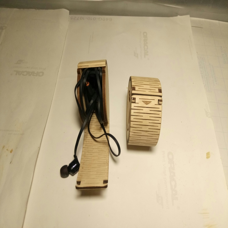 طرح قاب گوشی ۴ میلی‌متری مناسب برای استفاده در دستگاه های cnc چوب و cnc لیزر - earphone case 4mm laser cut cdr file