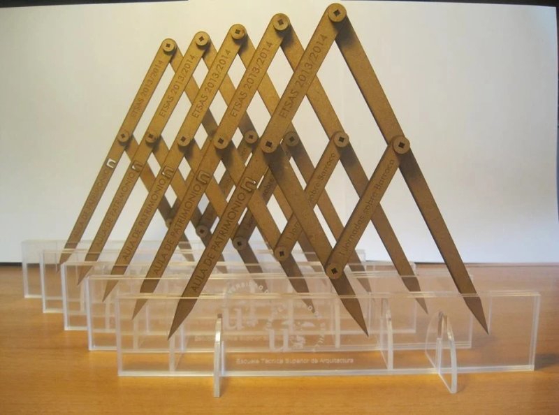 طرح قطب نمای نسبت طلایی مناسب برای استفاده در دستگاه های cnc چوب و cnc لیزر - laser cut golden ratio compass dxf file