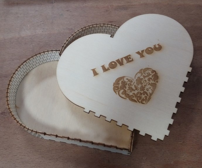 طرح جعبه چوبی خالی به شکل قلب مناسب برای استفاده در دستگاه های cnc چوب و cnc لیزر - laser cut wooden blank heart shaped box svg file