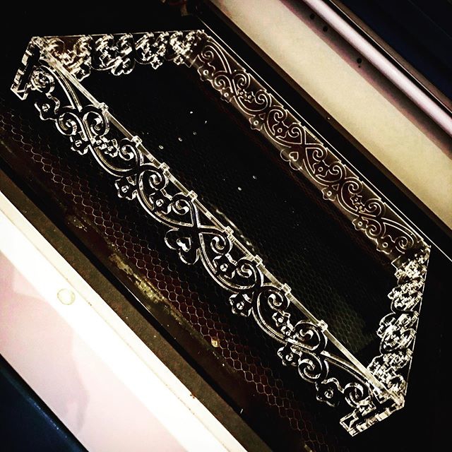 طرح وکتور پایه سینی تزئینی مناسب برای استفاده در دستگاه های cnc چوب و cnc لیزر - laser cut decorated tray stand template cdr file