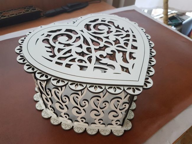 طرح جعبه کادویی طرح قلب مناسب برای استفاده در دستگاه های cnc چوب و cnc لیزر - laser cut decorative heart shaped gift box plywood cdr file