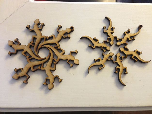 طرح دانه برف مارمولک مناسب برای استفاده در دستگاه های cnc چوب و cnc لیزر - laser cut snowflake lizard flake cdr file