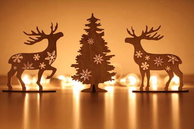 طرح درخت کریسمس و گوزن مناسب برای استفاده در دستگاه های cnc چوب و cnc لیزر - laser cut christmas tree and deer decorations cdr file