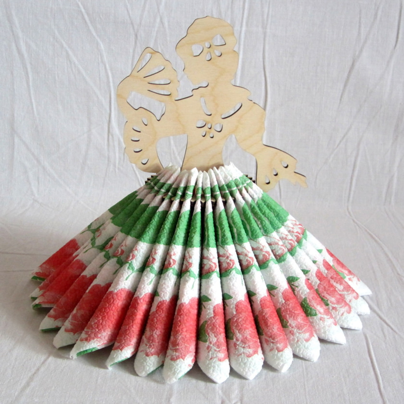 طرح زن با بادبزن و جای دستمال سفره مناسب برای استفاده در دستگاه های cnc چوب و cnc لیزر - laser cut lady with fan napkin holder dxf file