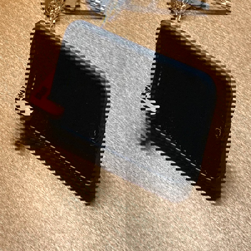 طرح پایه تلفن و جاکلیدی مناسب برای استفاده در دستگاه های cnc چوب و cnc لیزر - laser cut phone stand keychain svg file