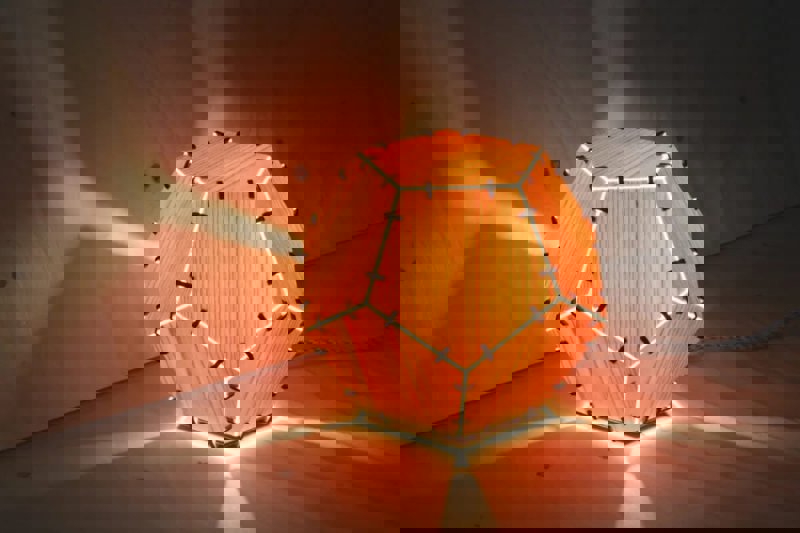 طرح چراغ روکش چوب دوازده وجهی مناسب برای استفاده در دستگاه های cnc چوب و cnc لیزر - laser cut dodecahedron wood veneer lamp svg file