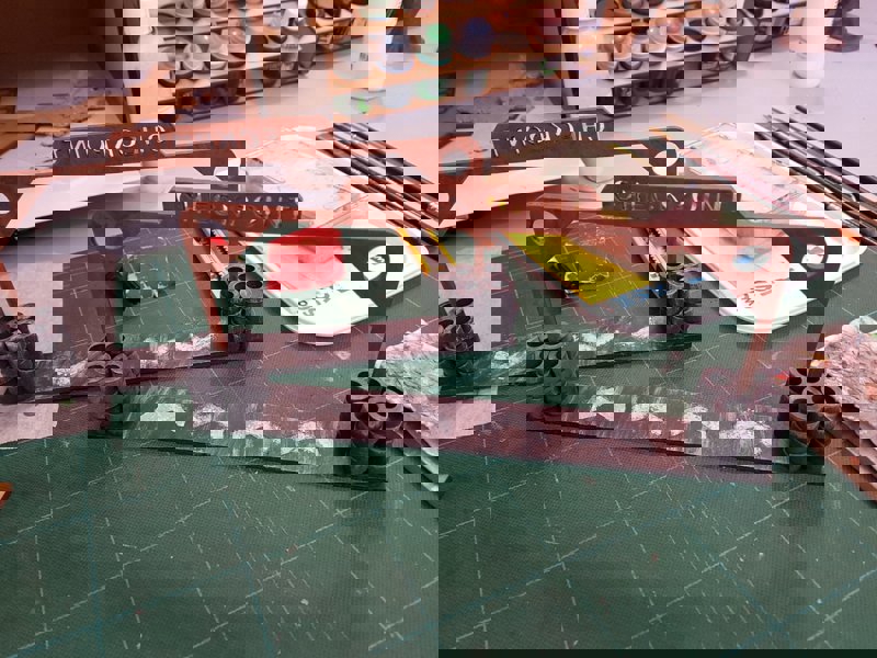 طرح دروازه ایست بازرسی جزایر گاز مناسب برای استفاده در دستگاه های cnc چوب و cnc لیزر - laser cut gaslands checkpoint gate svg file